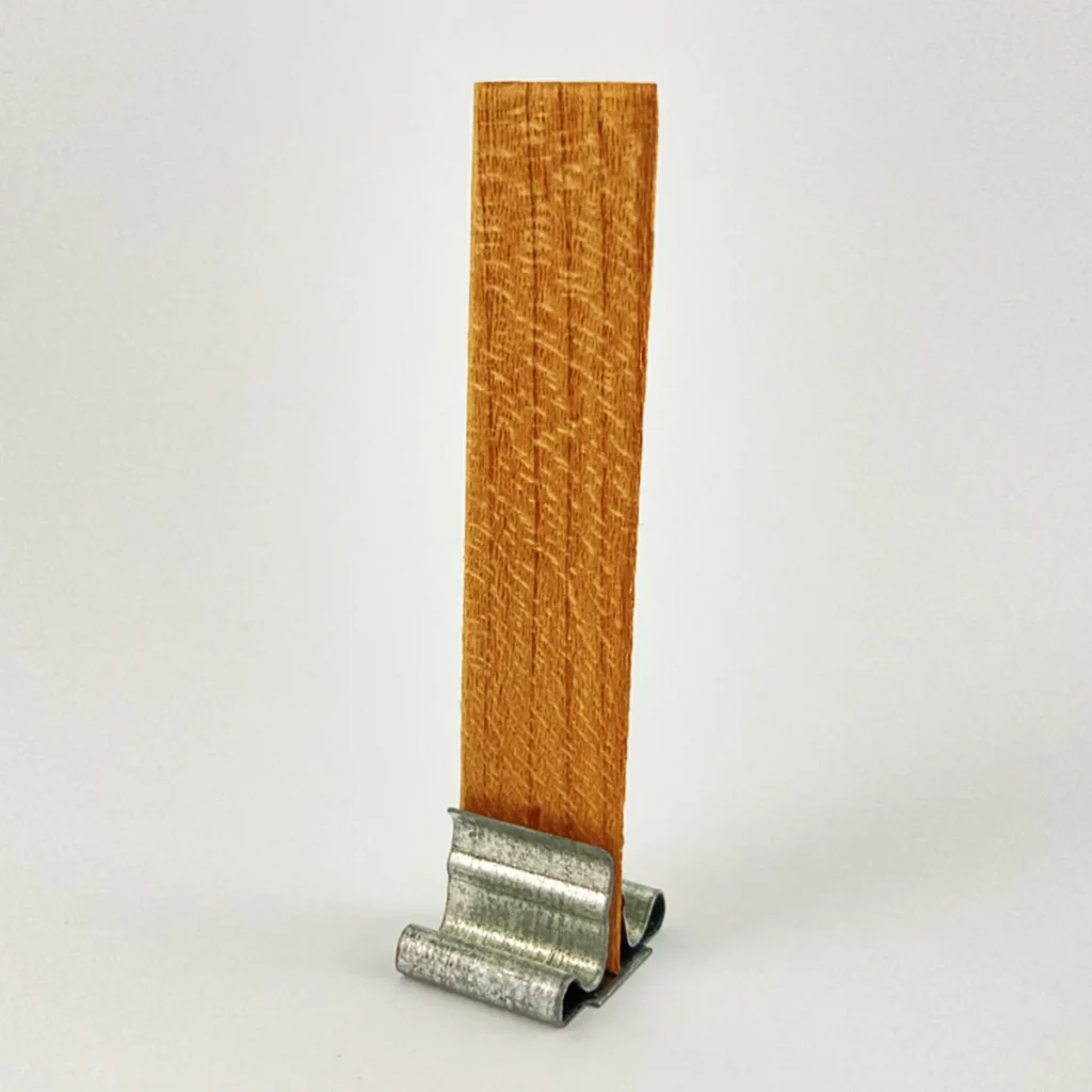 Pabilo de Madera 1.3 cm ancho X 6 cm largo (Incluye clip porta pabilos metálico rectangular)