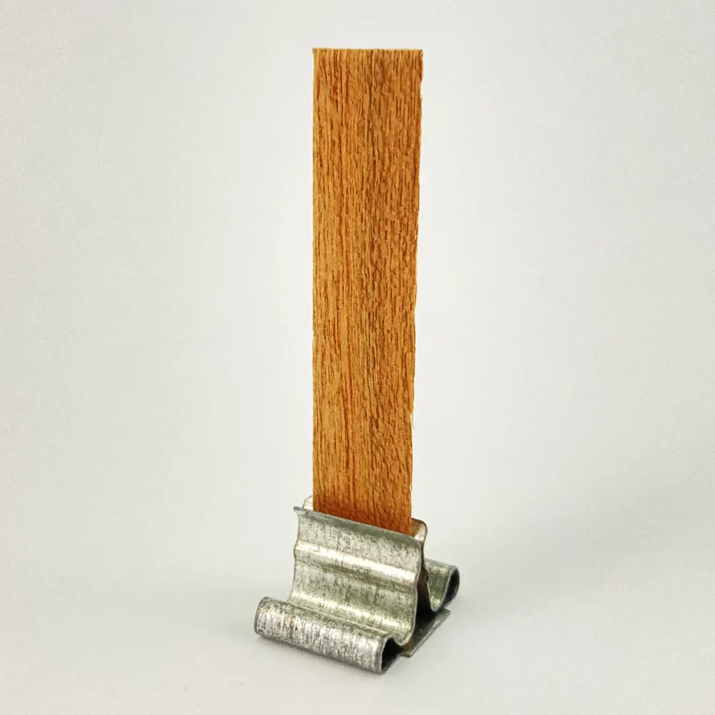 Pabilo de Madera 9 mm ancho X 5 cm largo (Incluye clip porta pabilos metálico rectangular)